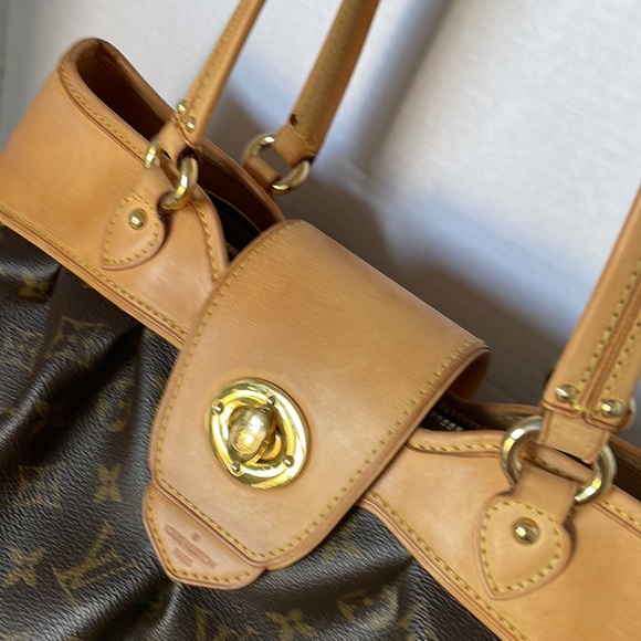 Louis Vuitton Monogram Boetie  MM Shoulder Bag. - Picture 5 of 17